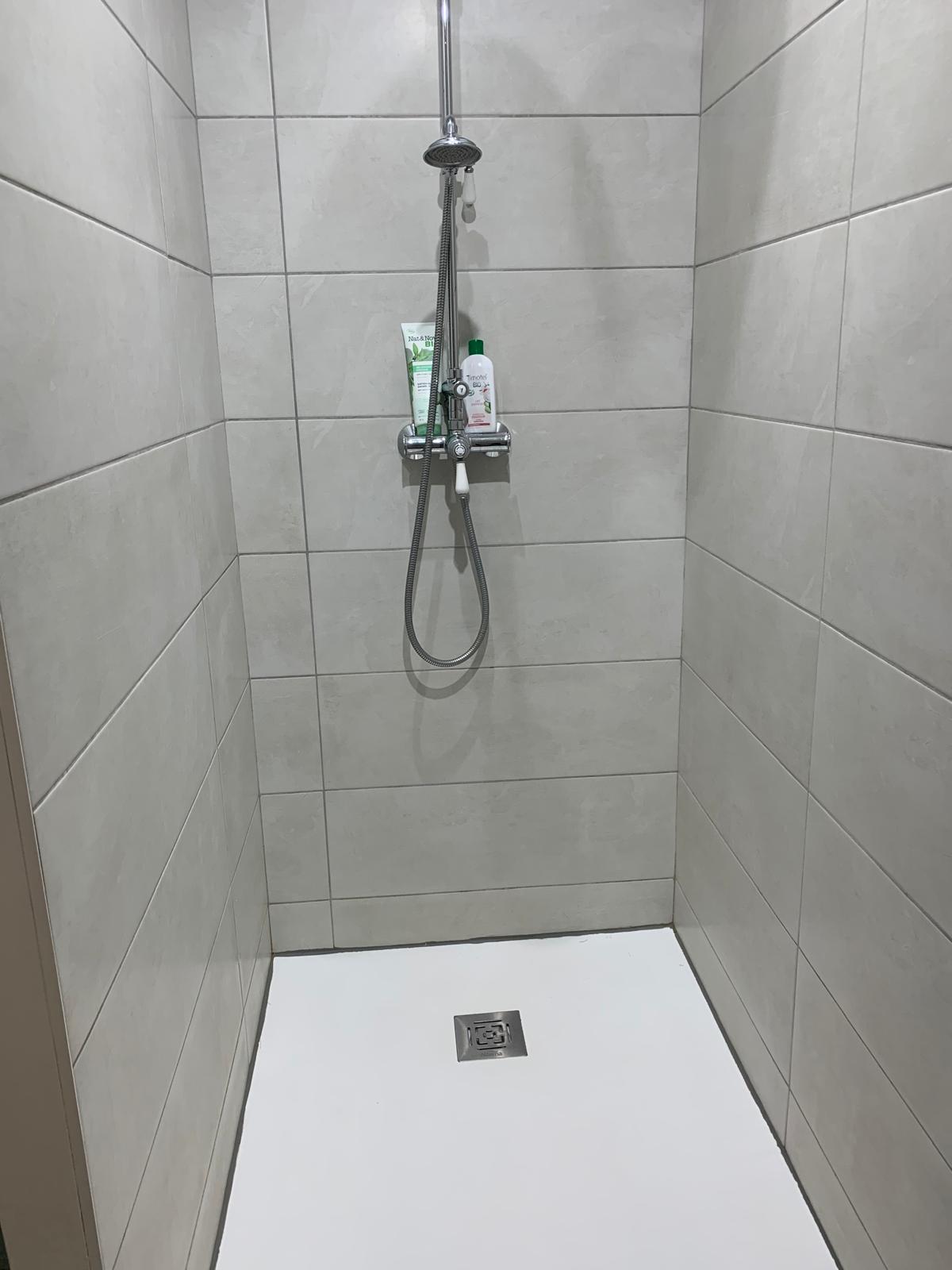 La douche à l'italienne de la suite parentale